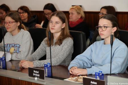 Letošnji otroški parlament na občinski ravni v središče postavlja duševno zdravje mladih (19)